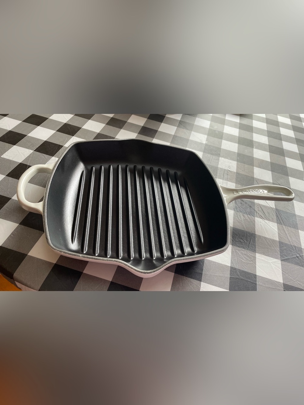 Le Creuset 26, Signature Square WHITE Skillet Grill. Made in France.
